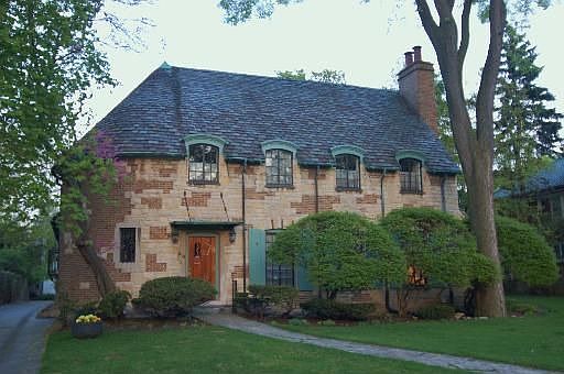 1st image of 815 Ashland Ave