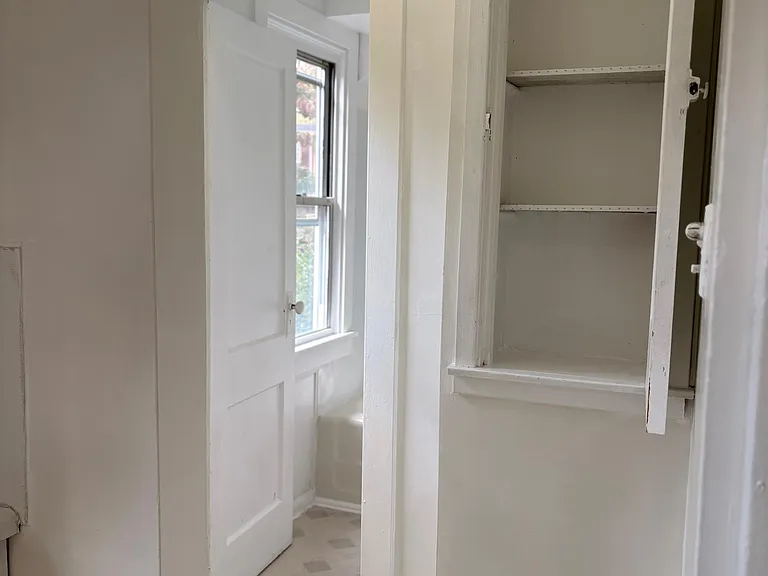 300 Sherman Ave — Photo 13