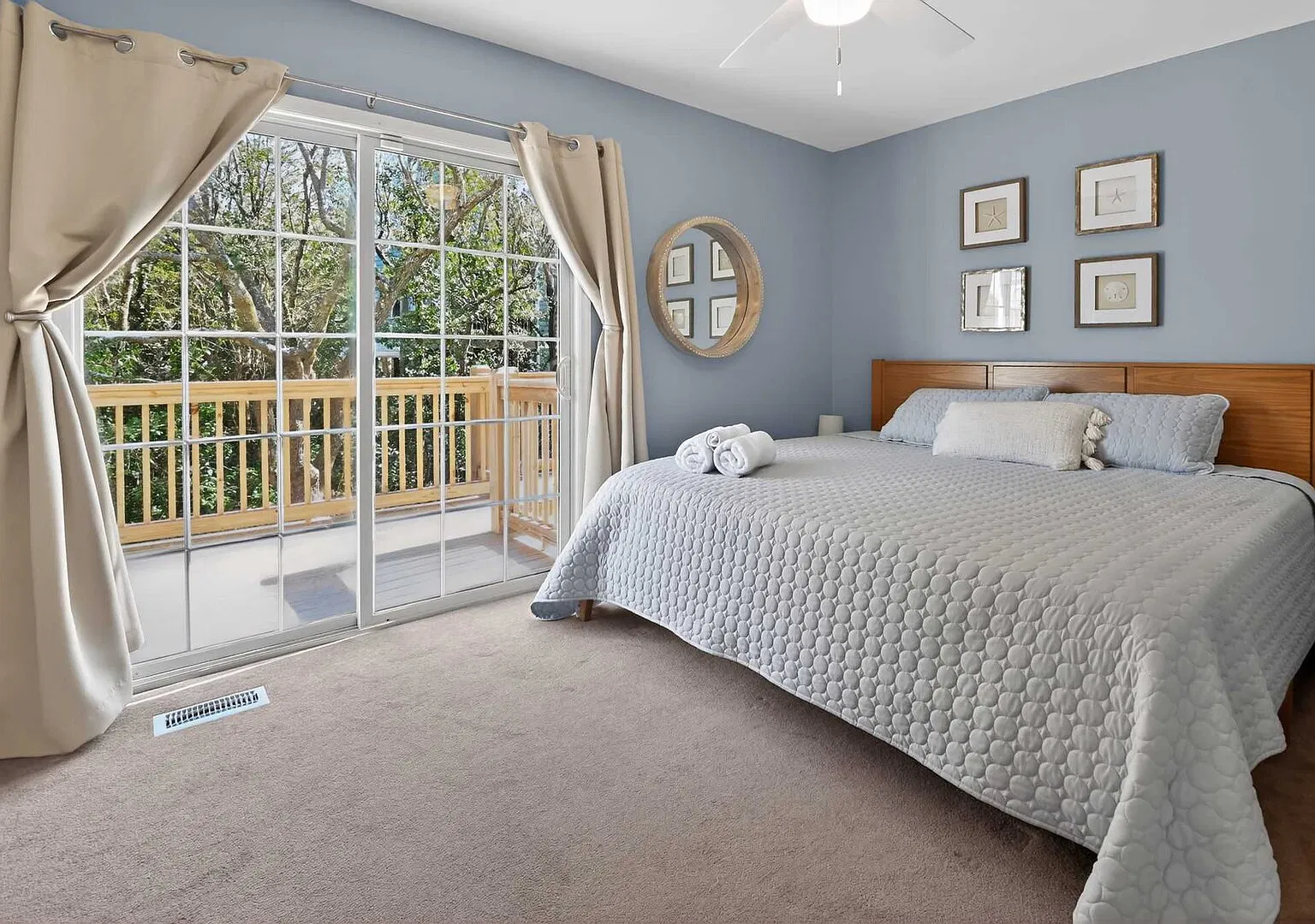 Coastal 4BR Retreat, Hot tub, Water Views, Deck, Pet-friendly — Photo 4