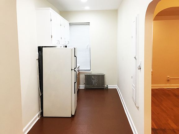 3rd image of 591 Myrtle Ave #3R