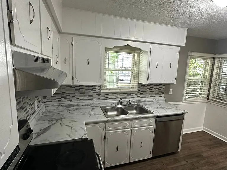 6455 Pacific St — Photo 11