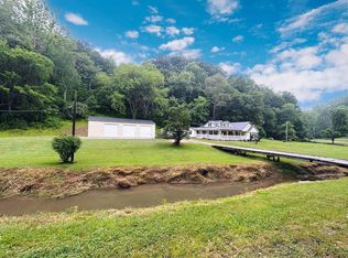 141 Canoe Run, Looneyville, WV 25259