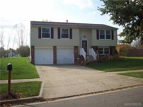 2nd image of 212 Oakhill Dr
