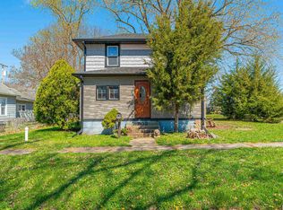 302 4th St, Lincoln, IL