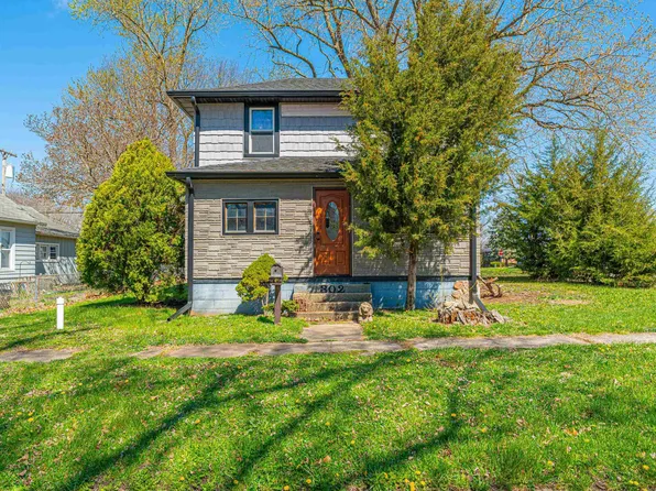 302 4th St, Lincoln, IL 62656