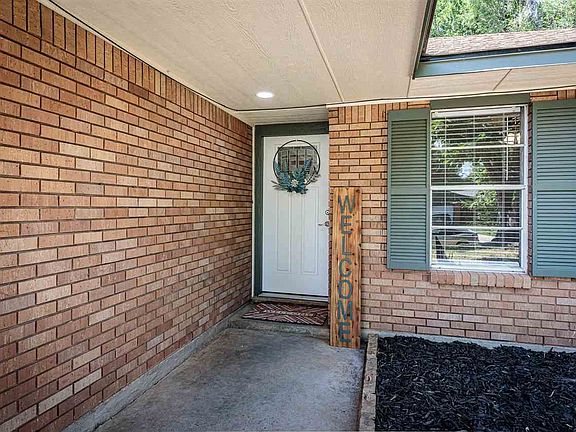 4th image of 5609 NW Beechwood Dr