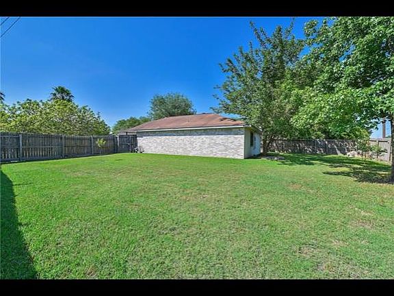 4th image of 1100 Buttercup Cir