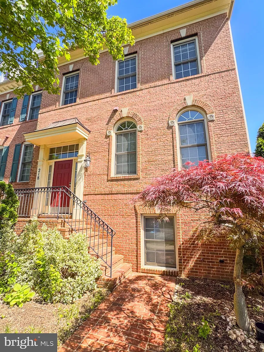 Building Photo - 218 Cork Tree Ln