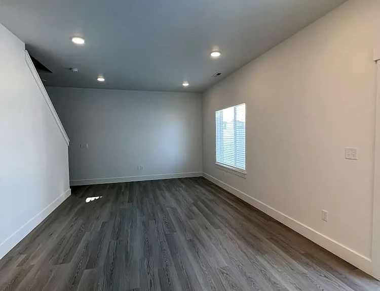 354 W 3085 S — Photo 5