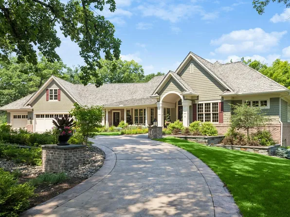 6 Bent Tree Ln, North Oaks, MN 55127