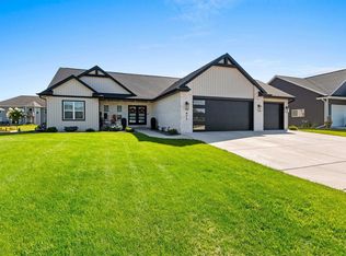471 Fox Path Trl, Denmark, WI 54208