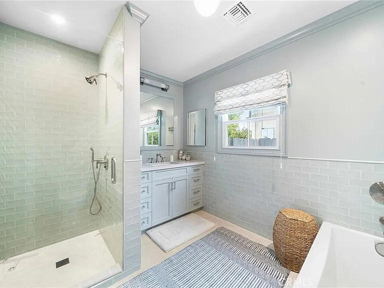 16544 Greenleaf St — Photo 15