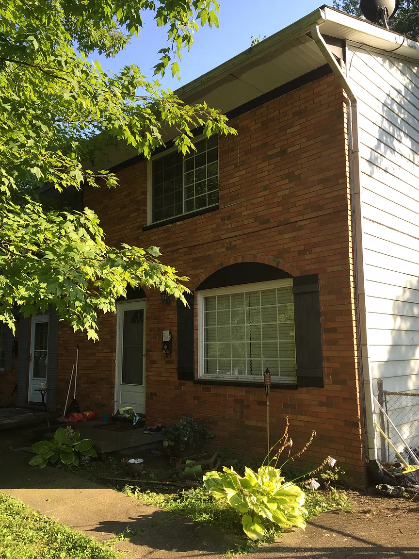 305 Charles Ct photo 1