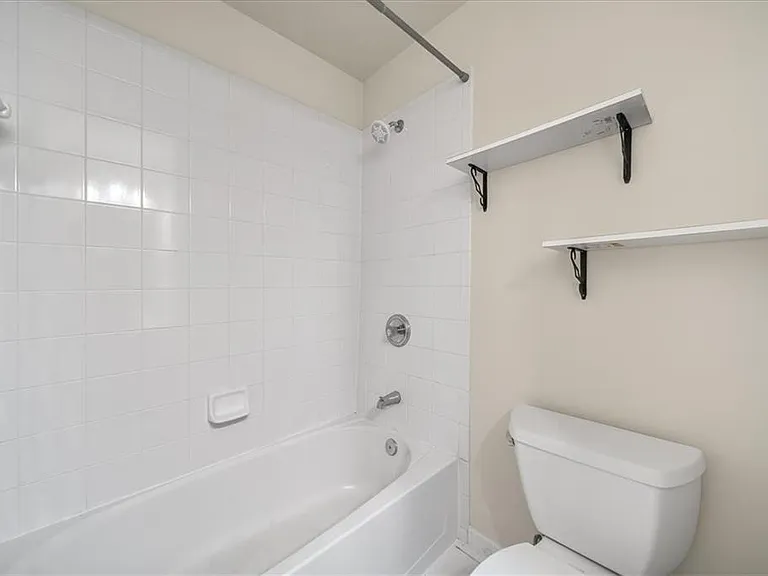 205 16th St NW #18 — Photo 13