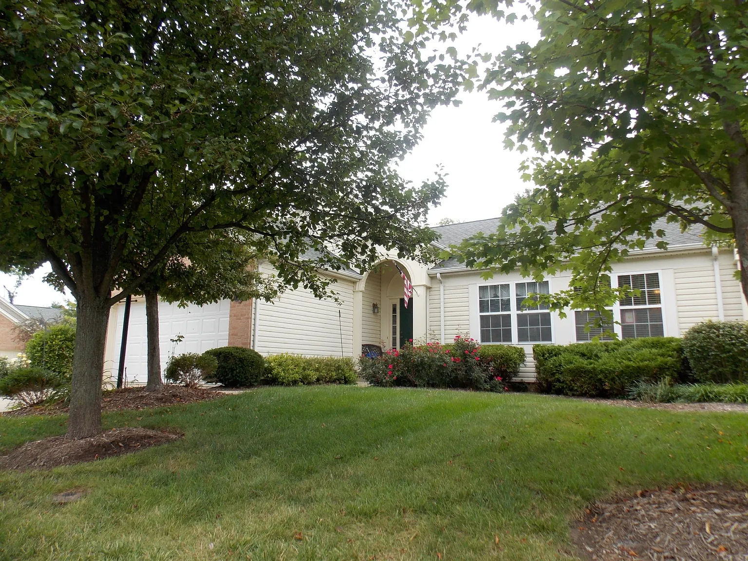 960 Raintree Ln photo 1