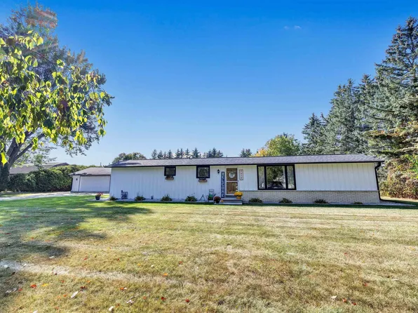 2028 Knuell St, Manitowoc, WI 54220