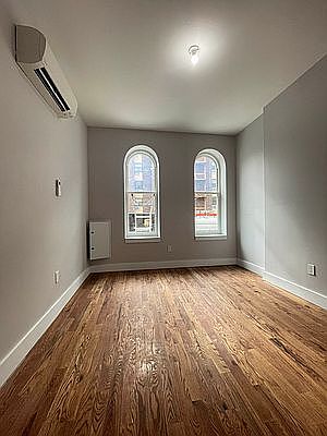 3rd image of 321 Putnam Ave #1E
