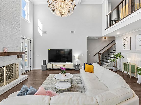 3rd image of 1404 Falliston Way