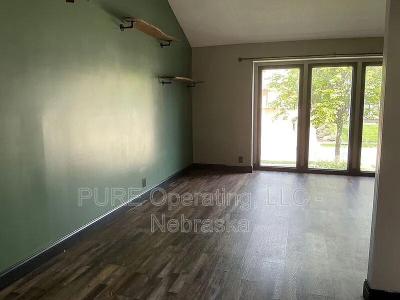3 bed, 1.5 bath, 1947 sqft, $2,295 — Photo 3
