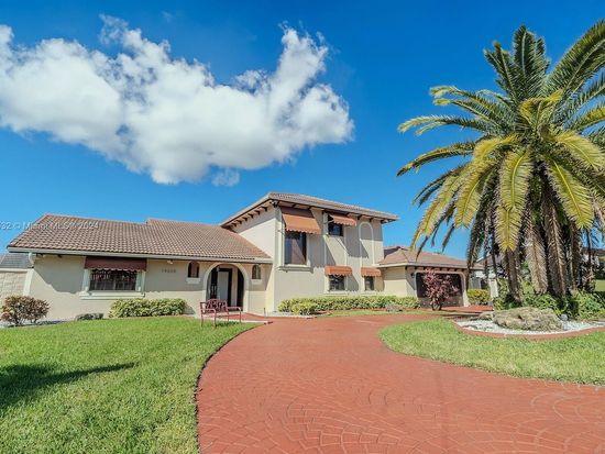 19620 E Oakmont Dr, Hialeah, FL 33015