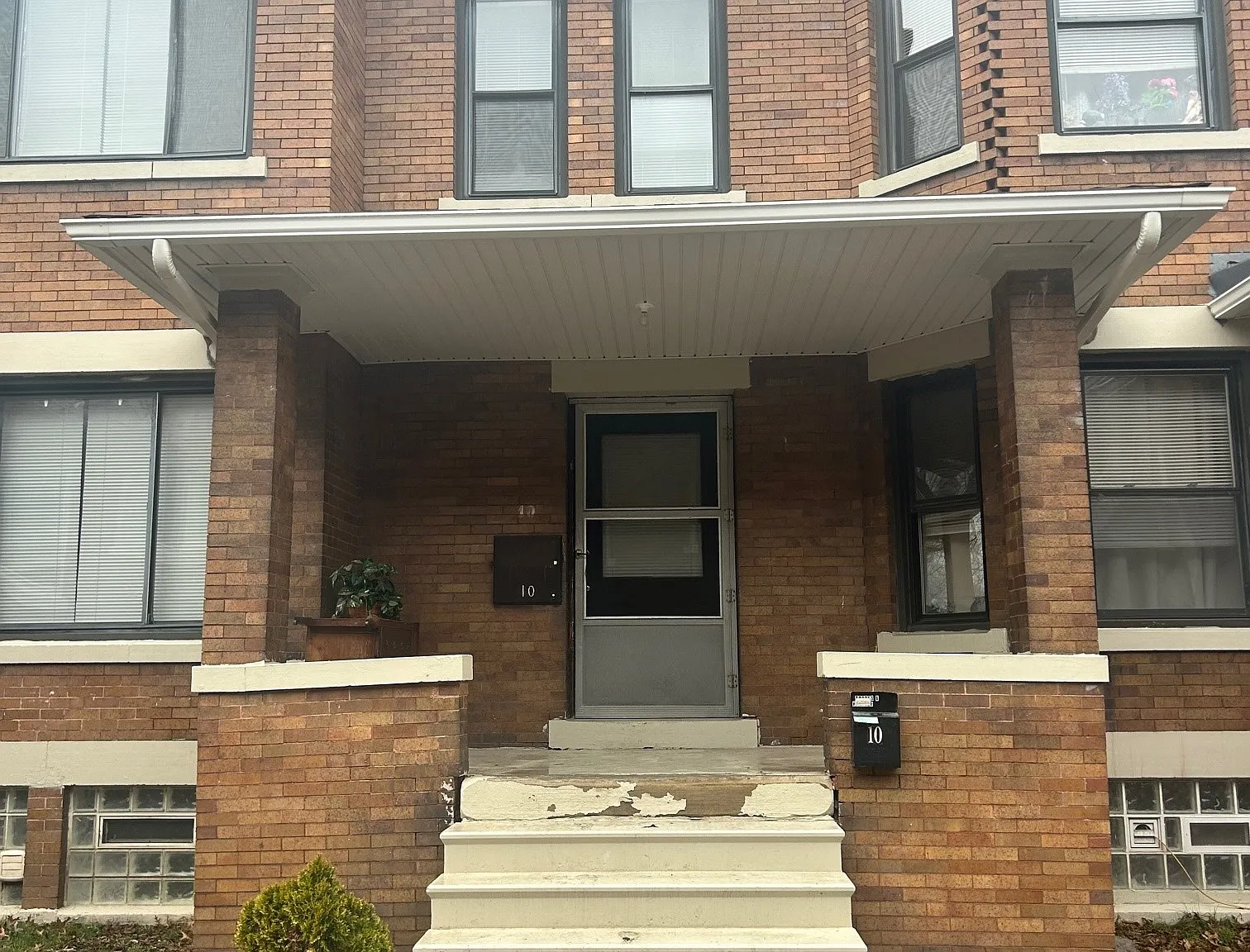 3 bed, 1500 sqft, $1,600 — Photo 2