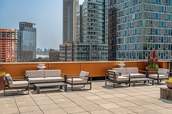 Rented by Modern Spaces | media 8