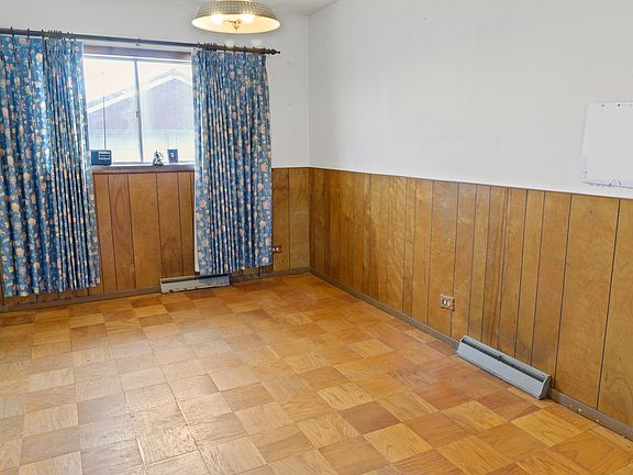 5th image of 925 Spruance Pl