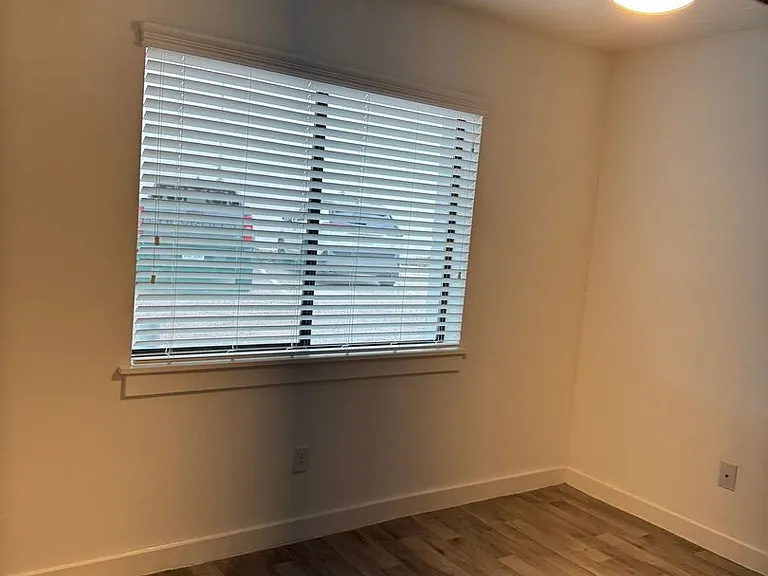 4321 Mount Vernon St — Photo 3