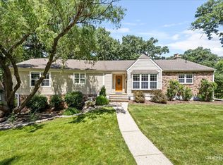 2202 Country Knoll Ln, Elgin, IL 60123