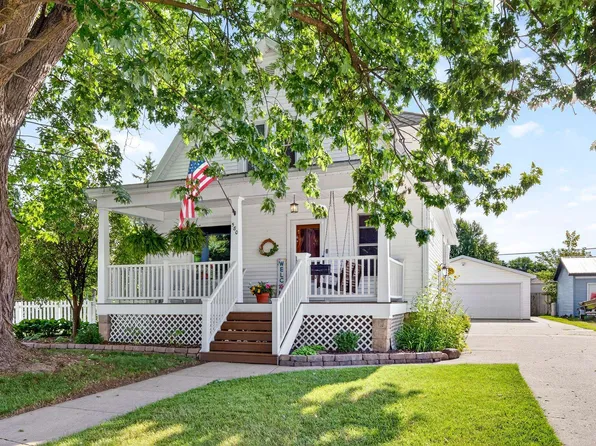 580 Chestnut St, Neenah, WI 54956