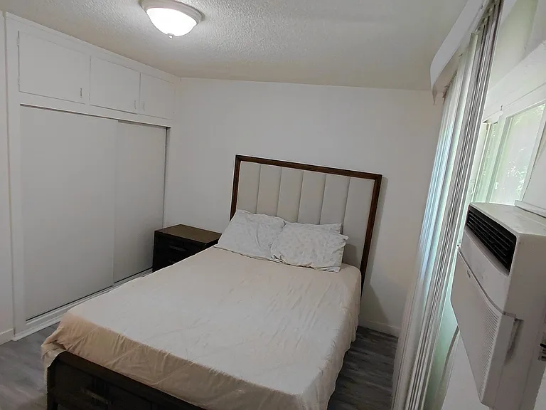 4824 1/4 E Live Oak St — Photo 13