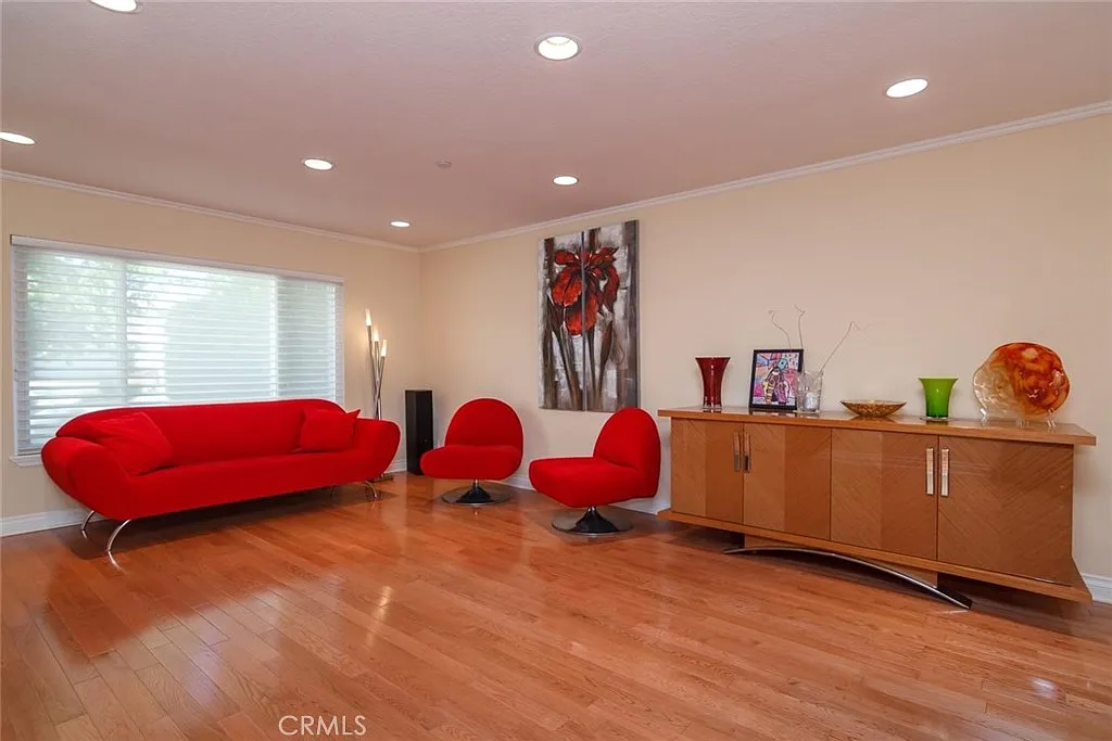 5 bed, 3.5 bath, 2465 sqft, $6,500 — Photo 3