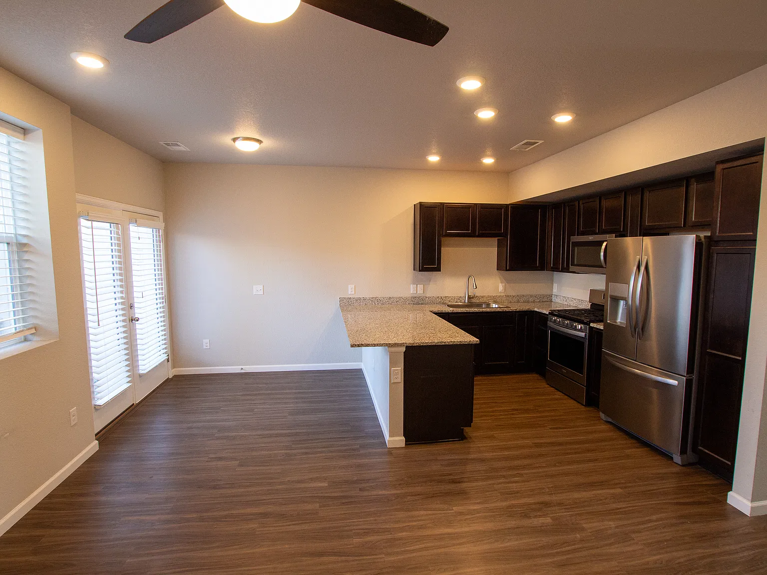 1088 Oak Cir — Photo 4