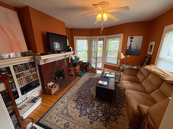 5th image of 302 Laburnam Cres #300
