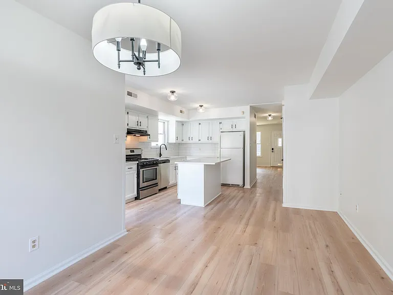 1330 N Hancock St — Photo 19