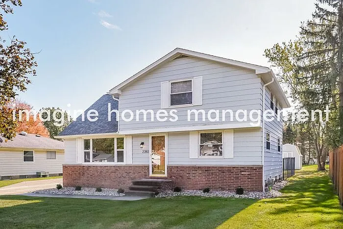 2392 Ashdale Dr — Photo 2