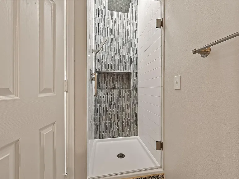 11218 Timbertree Ln — Photo 24
