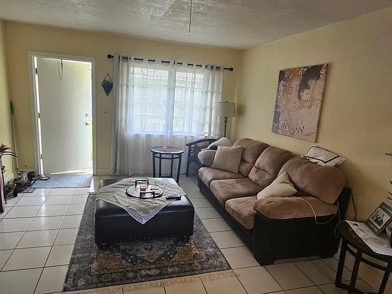321 SE 12th Ave #2 — Photo 3