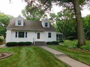 520 38th St, Moline, IL 61265