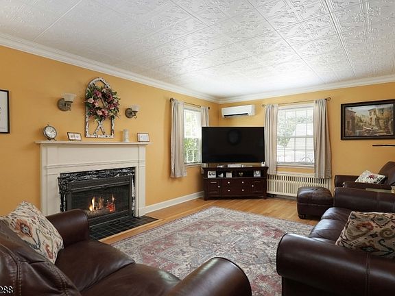 5th image of 303 E Webster Ave