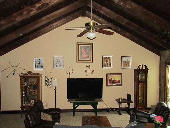 4th image of 1004 Daisy Ct
