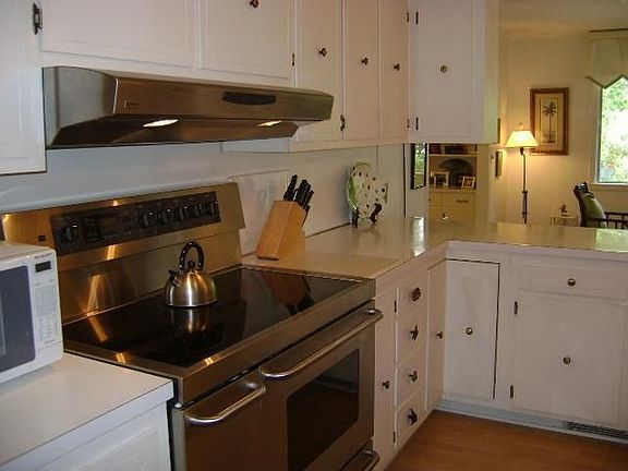 4th image of 268 Lakeshore Dr