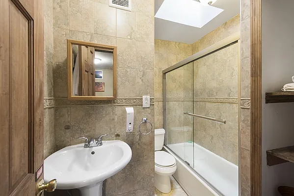 Rented by Nest Seekers International | media 9