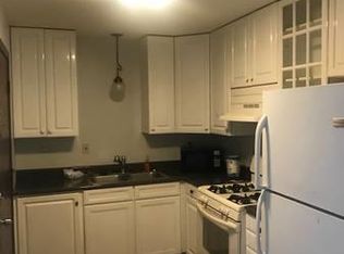 330 N Seymour Ave APT 3, Mundelein, IL 60060