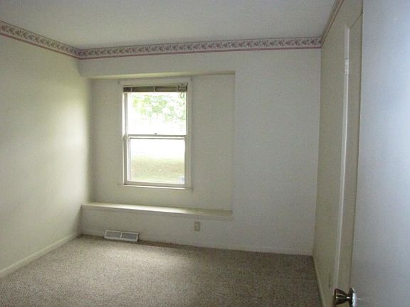5th image of 157 Heather Dr