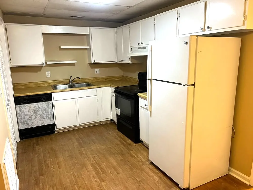 2 bed, 700 sqft, $1,095 — Photo 3