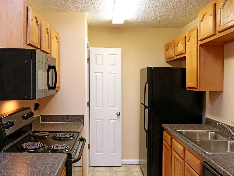 Austin Park Apartments — Photo 2