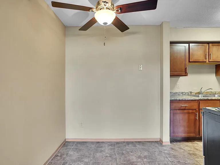 Dining room with ceiling fan