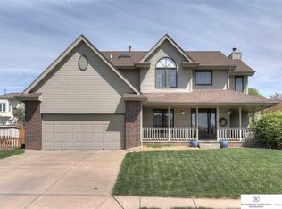 15052 Lake St, Omaha, NE 68116