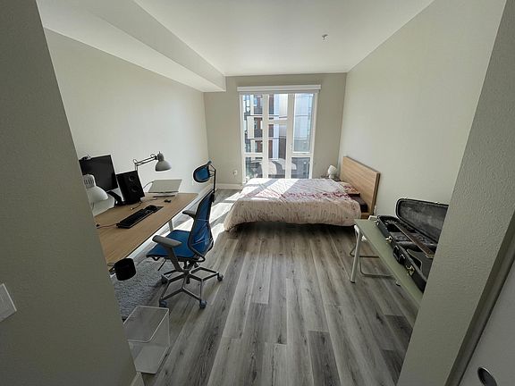 2nd image of 1252 Lakeside Dr #404